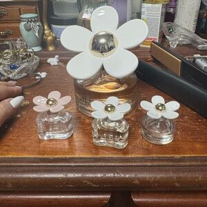 Marc Jacobs Daisy Perfume Collection - White and Gold